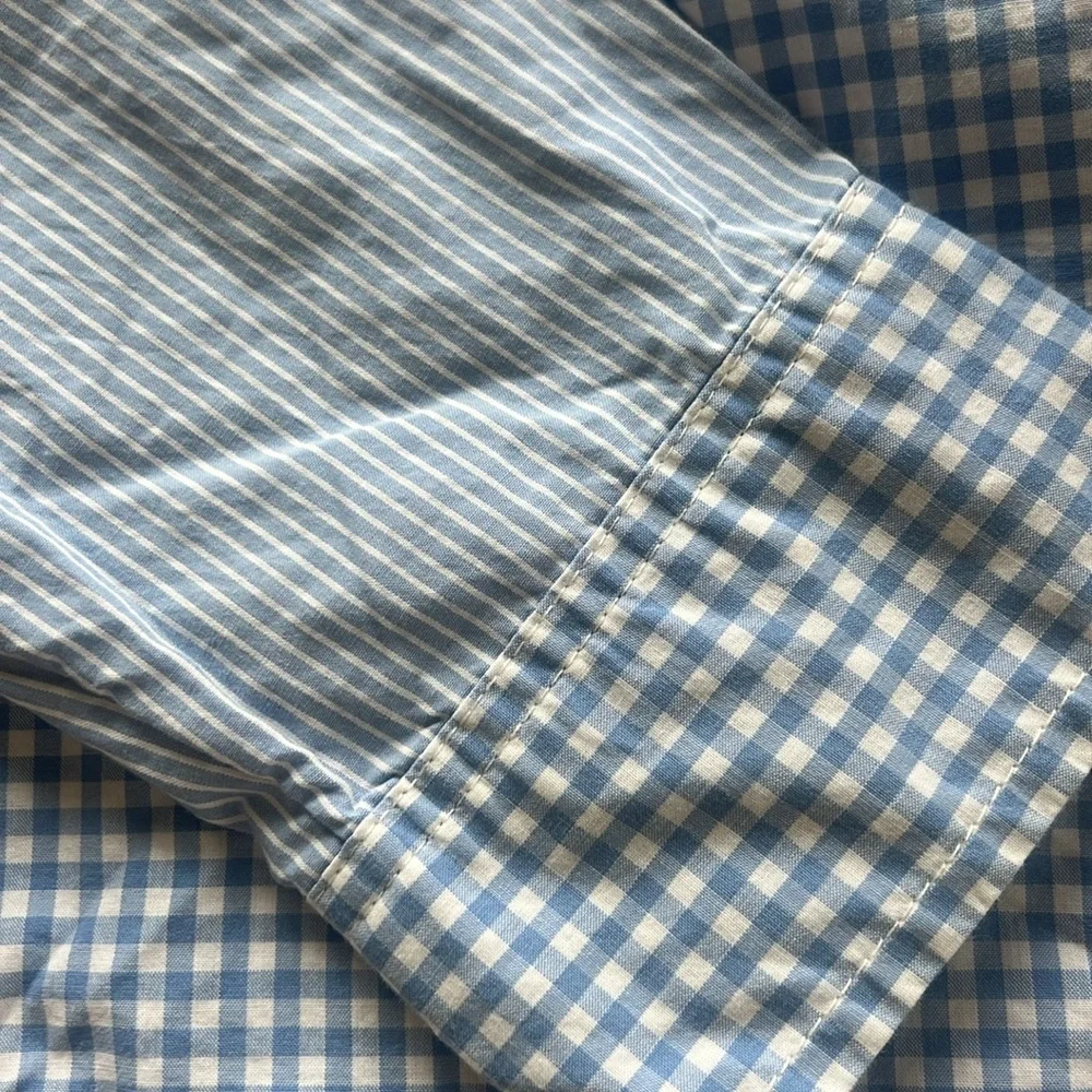 NWT American Eagle white and blue stripe square print button down shirt size M